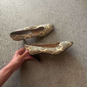 Andrea Carrano Women's 39.5 Heels Cream Black Snakeskin Designer Vintage Pumps